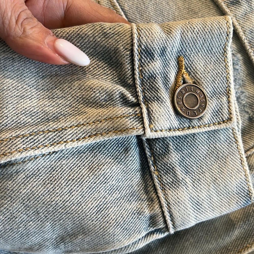 Saltwater Luxe stone wash distressed Embellished Rhinestone Denim Jacket S/M - Picture 13 of 14